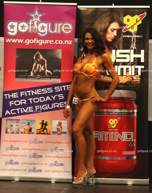 14-LisaJessBikinistage