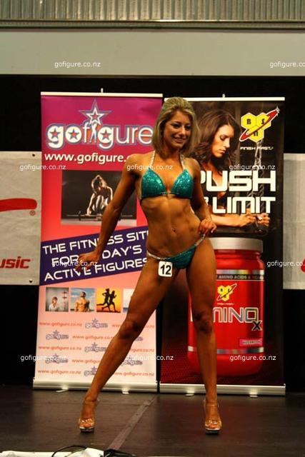 14-LisaSarahbikini2