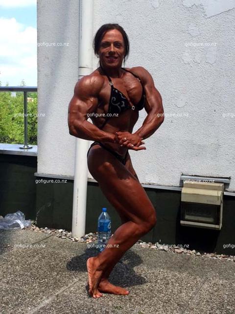 15-LisaBailey-sidechest