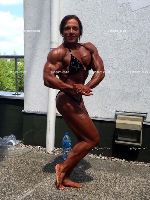15-LisaBailey-sidechest