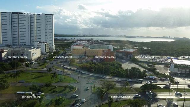 16-Lisa-cancunmall.jpg
