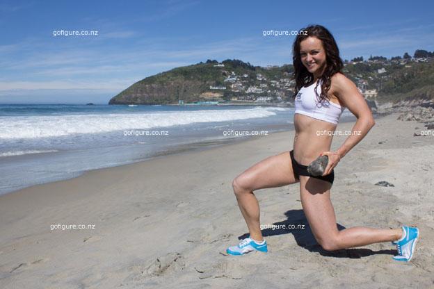 12-Suz-Walking lunges.jpg