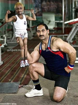 00-worlds-smallest-body-builder