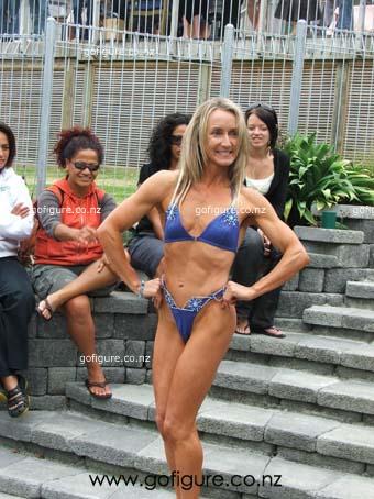 07-bikiniali