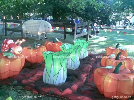 010-lanternpig