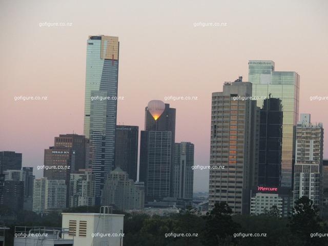 10-AusGP-Melbballoon1