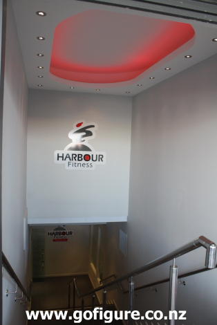 0010-HbrFit-entrance