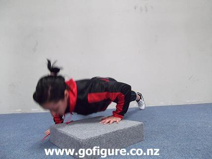 11-Nuriapushups1