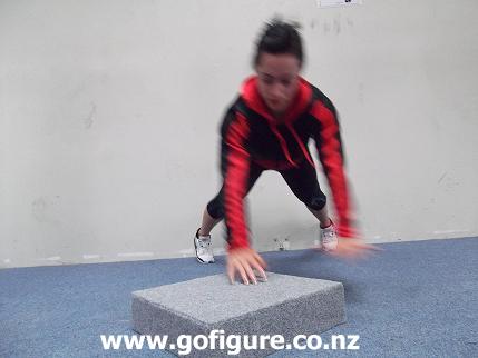11-Nuriapushups2
