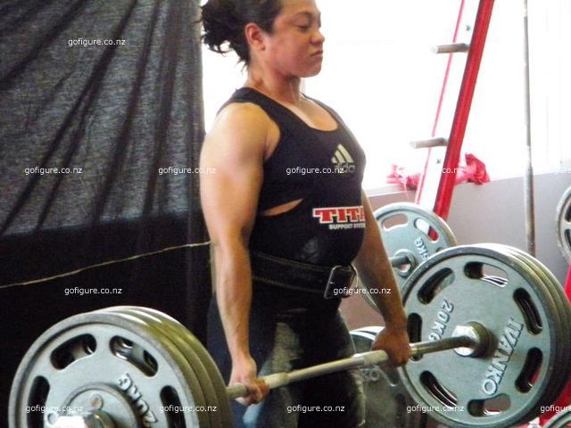 11-Luciedeadlift.jpg