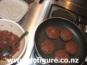 07-MareeCookingPatties-2Dec
