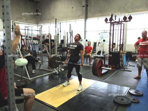 11-Lucie-Deadlift