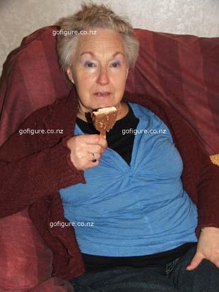 08-LisaMumAugicecream
