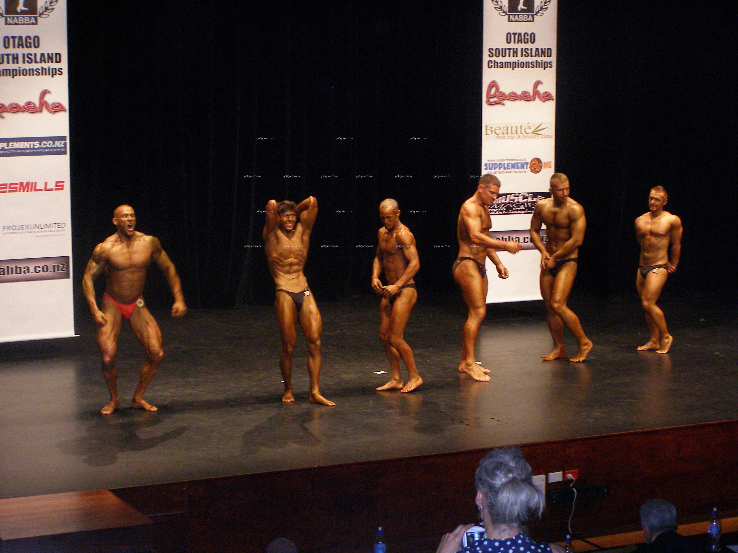 12-NbaSthIs-Novice physique posedown.JPG