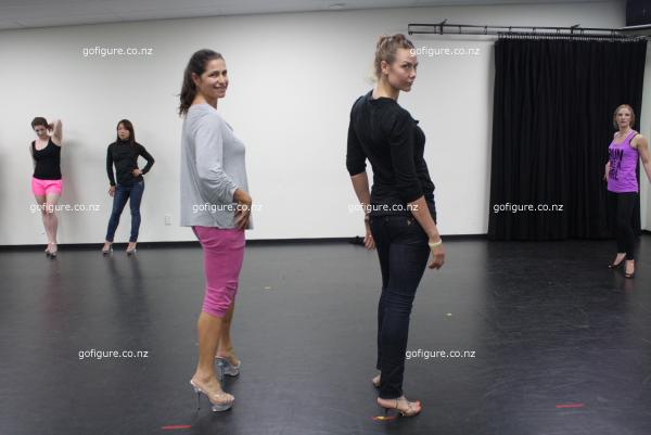 00-FitnessModel-Walk6