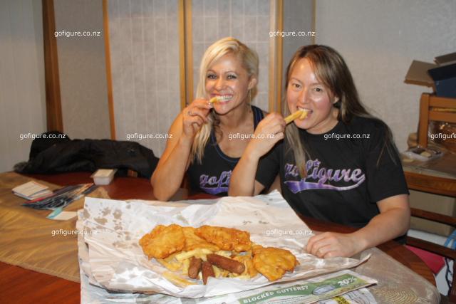 00-GoFigExpoSarahLisaChips.JPG