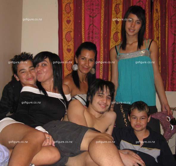 09-WonderW-Rosefamily